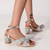 Sandalias abiertas de satén grueso con punta redonda y lazo para mujer